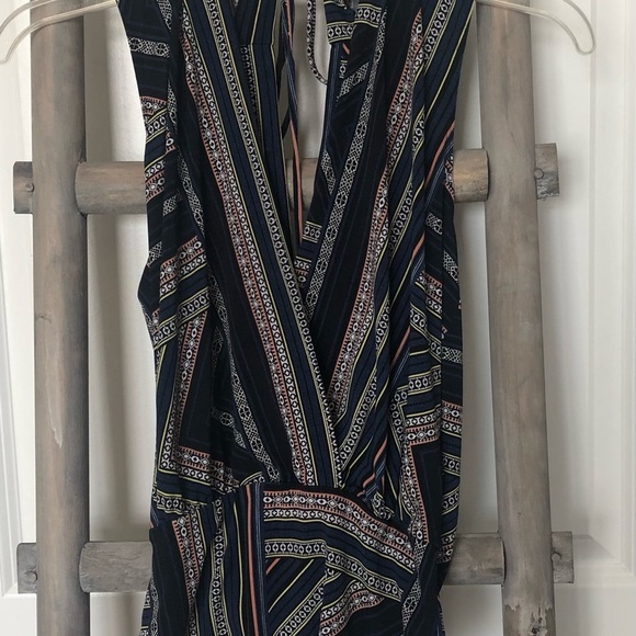 BCBGENERATION Low cut front and back bodysuit SZ XS - Picture 6 of 12